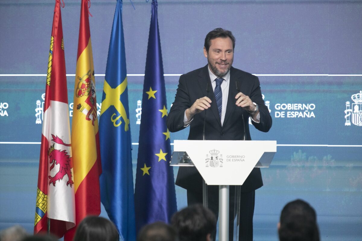 Óscar Puente afirma que el Gobierno se dejará «los pelos en la gatera» para normalizar la situación en Cataluña