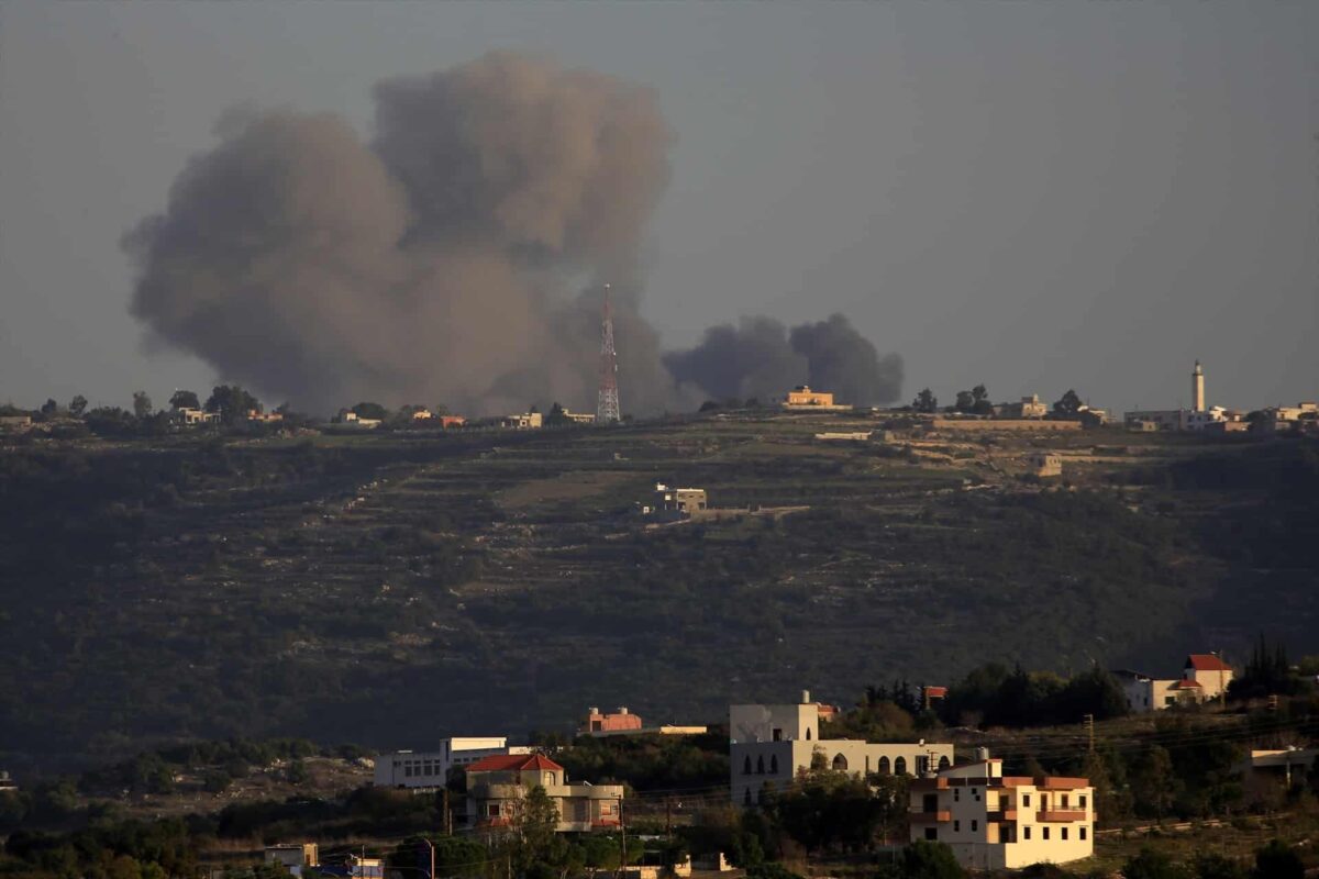 Israel ataca posiciones de Hezbolá en Líbano como respuesta a proyectiles lanzados previamente