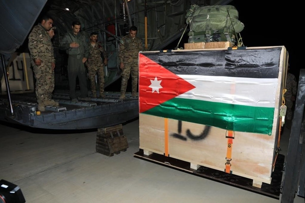 Jordania lanza ayuda desde el aire a la Franja de Gaza por cuarta vez