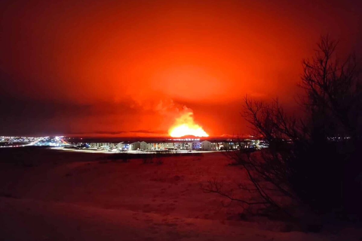 La erupción en Islandia se concentra en el centro de la fisura, por donde emana el flujo de lava