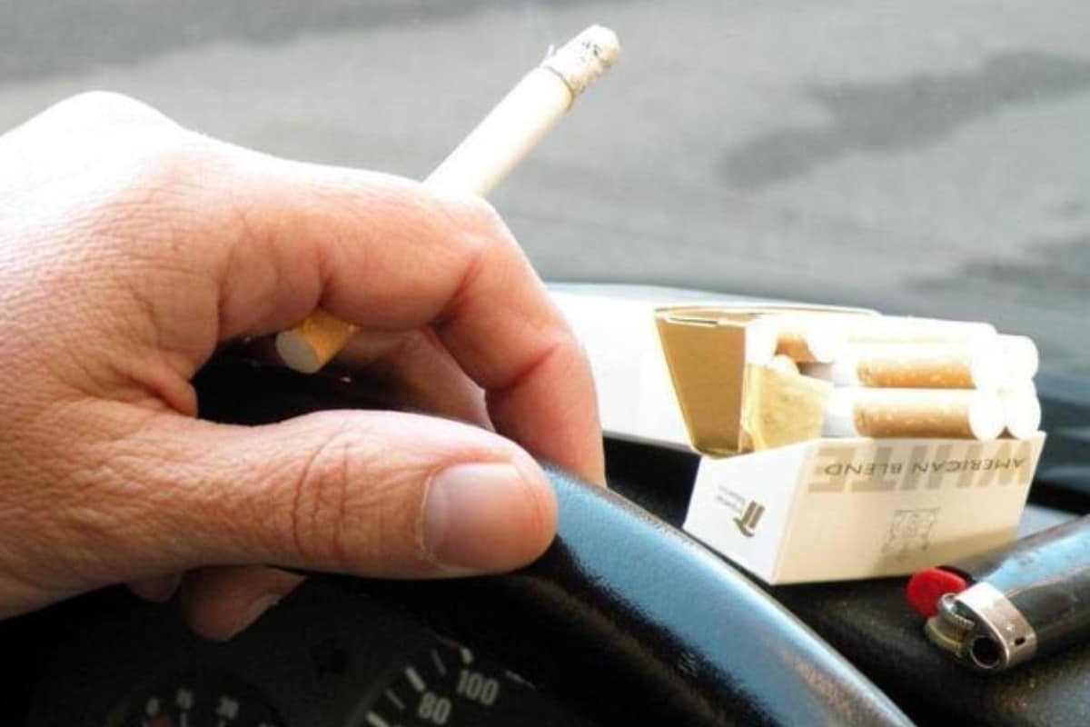 Fumar al volante estará prohibido. Europa Press.