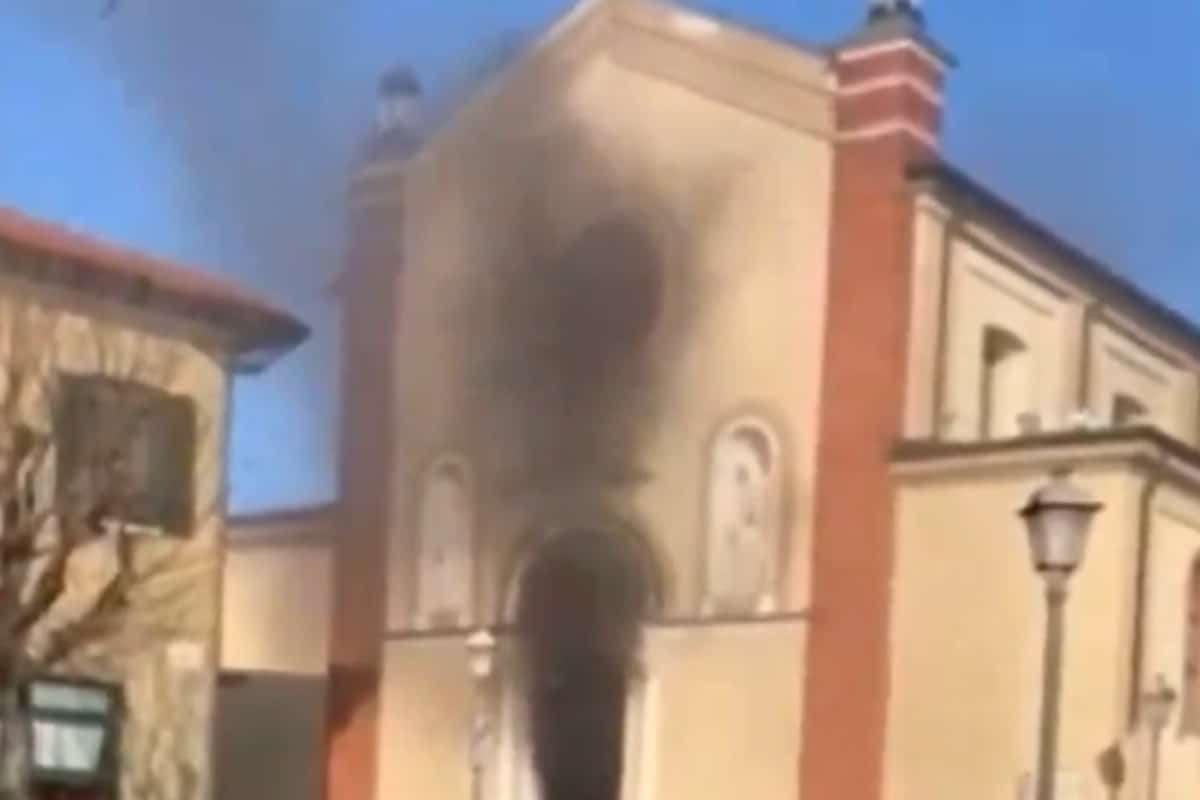 Un inmigrante marroquí ilegal quema el Belén de una iglesia en la ciudad italiana de Villastanza