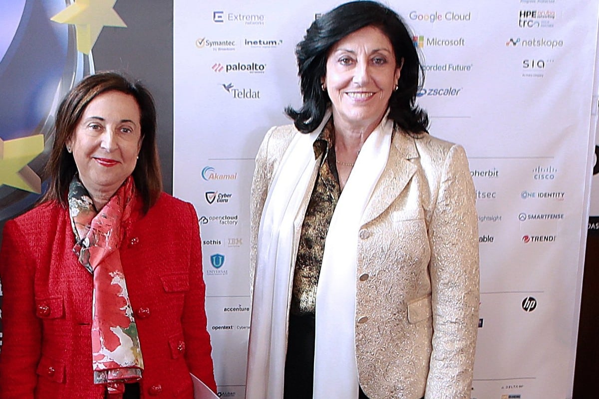 Margarita Robles con la directora del CNI. Europa Press.
