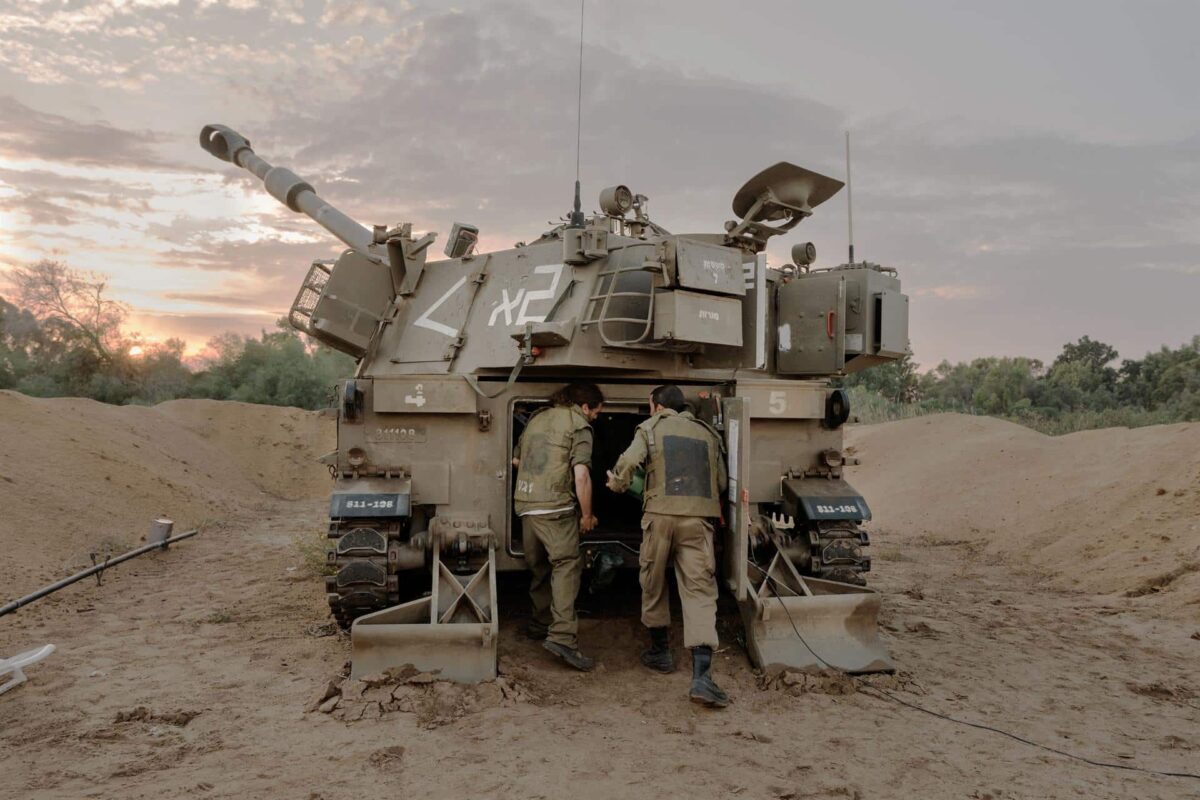 Israel aprovisiona desde el aire a sus tropas en la Franja de Gaza