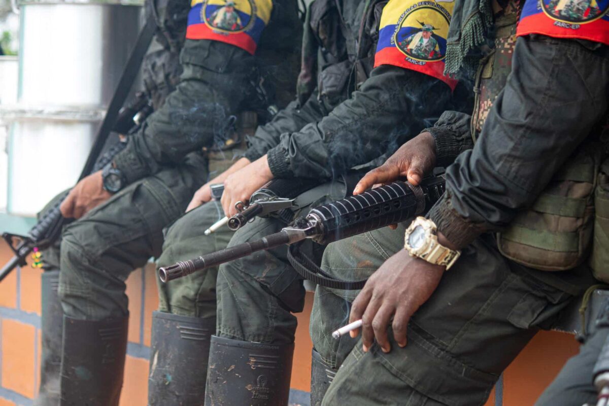 La principal disidencia de las FARC exige un alto al fuego nacional para seguir negociando la «paz»