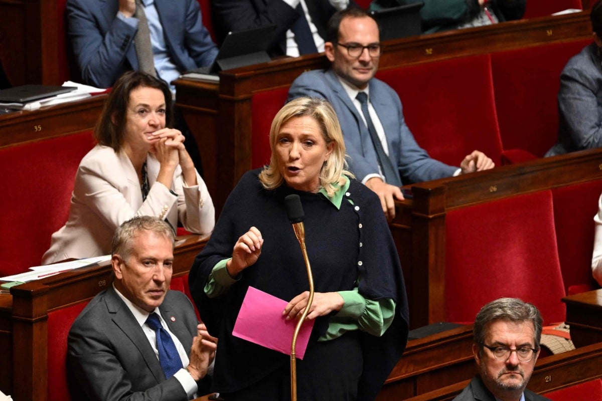 La Asamblea de Francia aprueba la ley que dificulta el acceso de inmigrantes a ayudas sociales y allana la expulsión de los que cometan delitos