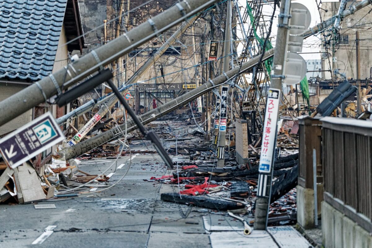 Ascienden a más de 160 los muertos por el terremoto de magnitud 7,6 en el oeste de Japón
