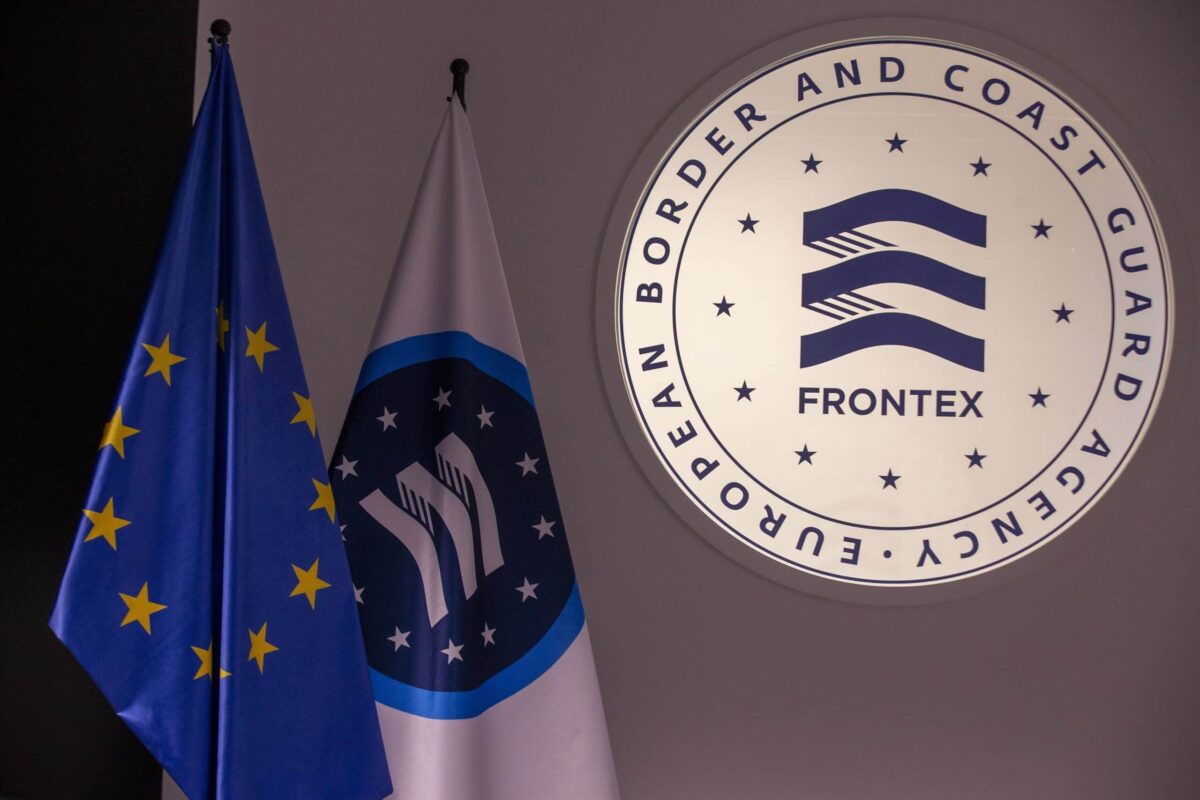 El director de Frontex rechaza el modelo húngaro y aboga por abrir las fronteras ante la avalancha migratoria en Europa