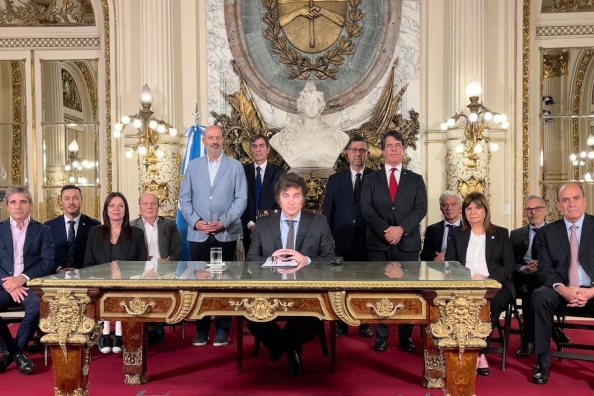 El presidente de Argentina, Javier Milei, junto al resto de miembros de su Gobierno. Europa Press.