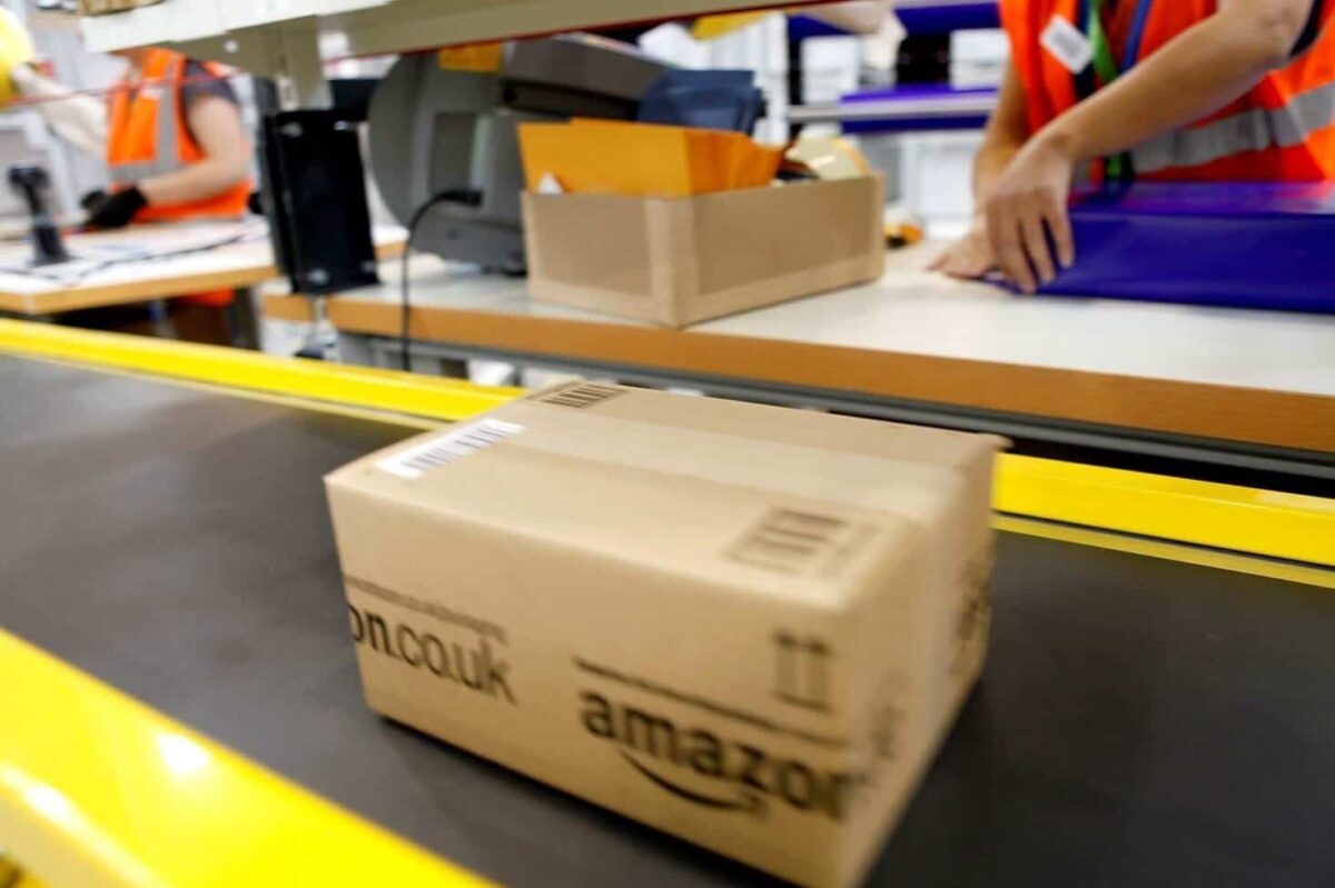 Francia multa con 32 millones a Amazon por el control «excesivamente intrusivo» de sus empleados
