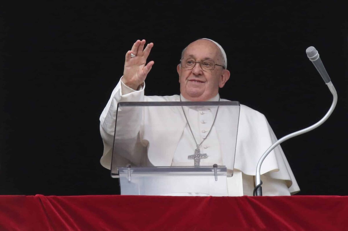 El Papa no pronuncia un discurso por tener «un poco de bronquitis»: «Discúlpenme, tengo muchas dificultades para hablar»