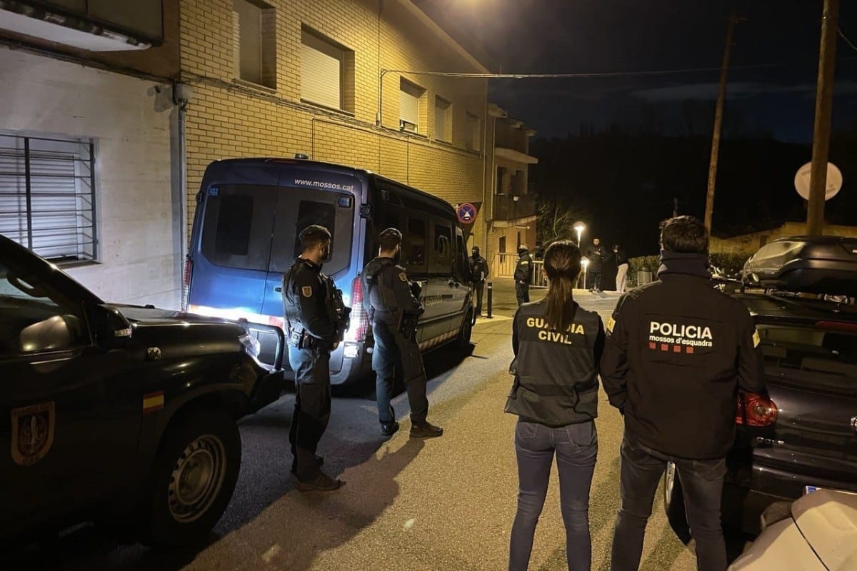 La Guardia Civil y los Mossos activan un operativo contra el terrorismo yihadista en Barcelona y Extremadura