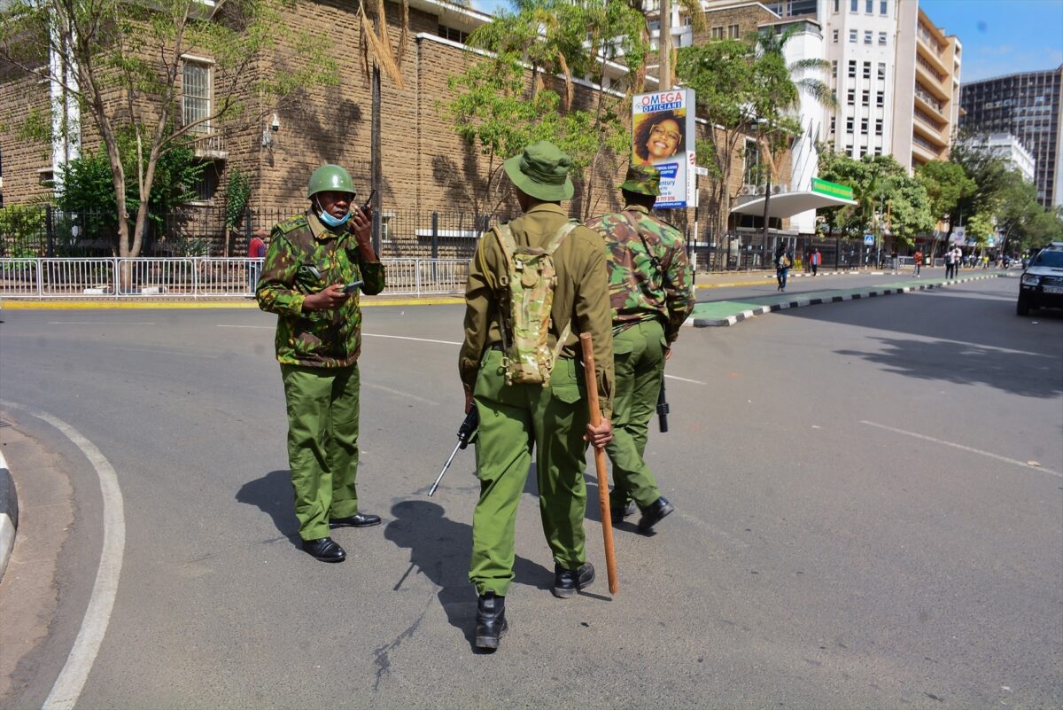 Imputadas cien personas por «terrorismo» tras obligar a morir a 430 miembros de una secta en Kenia