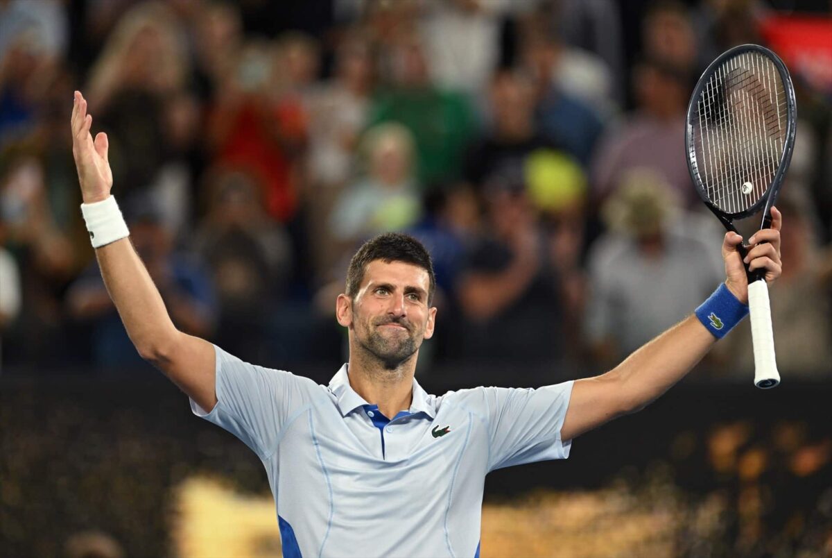 Djokovic arrasa a Mannarino y sella su billete a cuartos en Melbourne