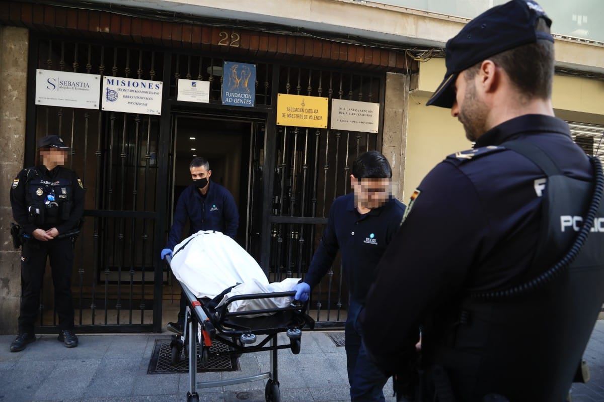 La Policía investiga la muerte en su domicilio de un canónigo de la Catedral de Valencia