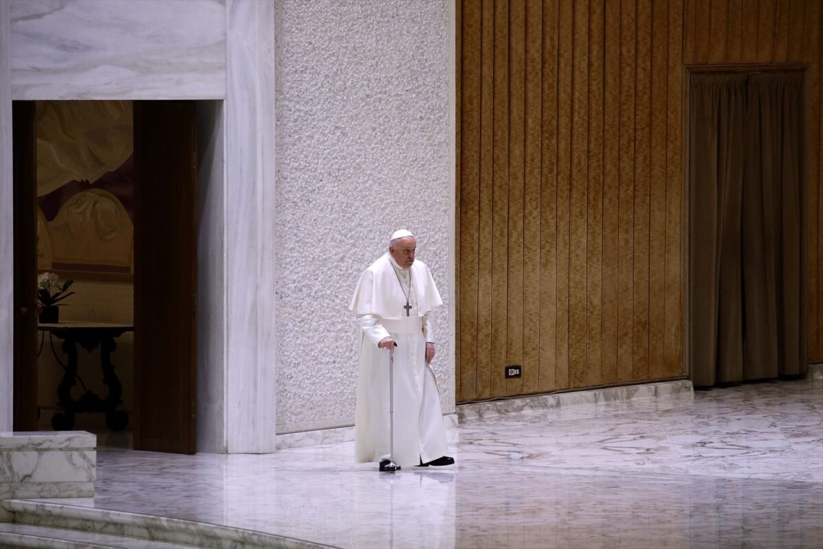 El Papa recuerda que se bendice las personas y no las uniones homosexuales