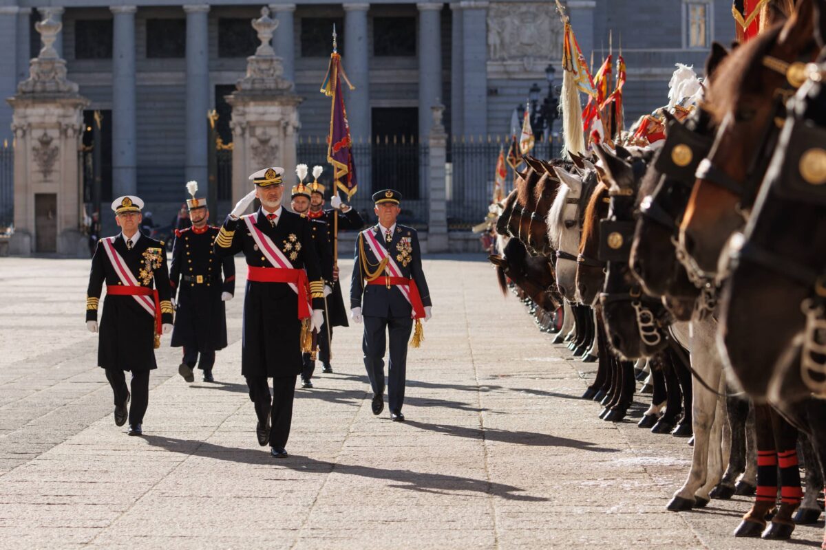 Felipe VI reivindica el papel del Ejército «preservando la identidad histórica de España»