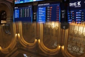 Grifols vuelve a desplomarse tras no conseguir tranquilizar a los analistas. Europa Press.