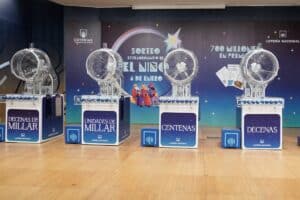 Los bombos antes de la celebración del Sorteo Extraordinario de El Niño. Europa Press.