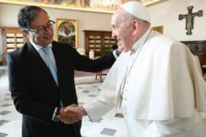 Petro visitando al Papa este viernes. Europa Press.