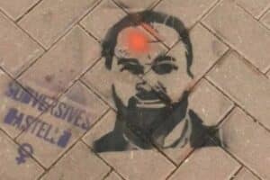 Pintada de Abascal con un tiro en la frente. Twitter.
