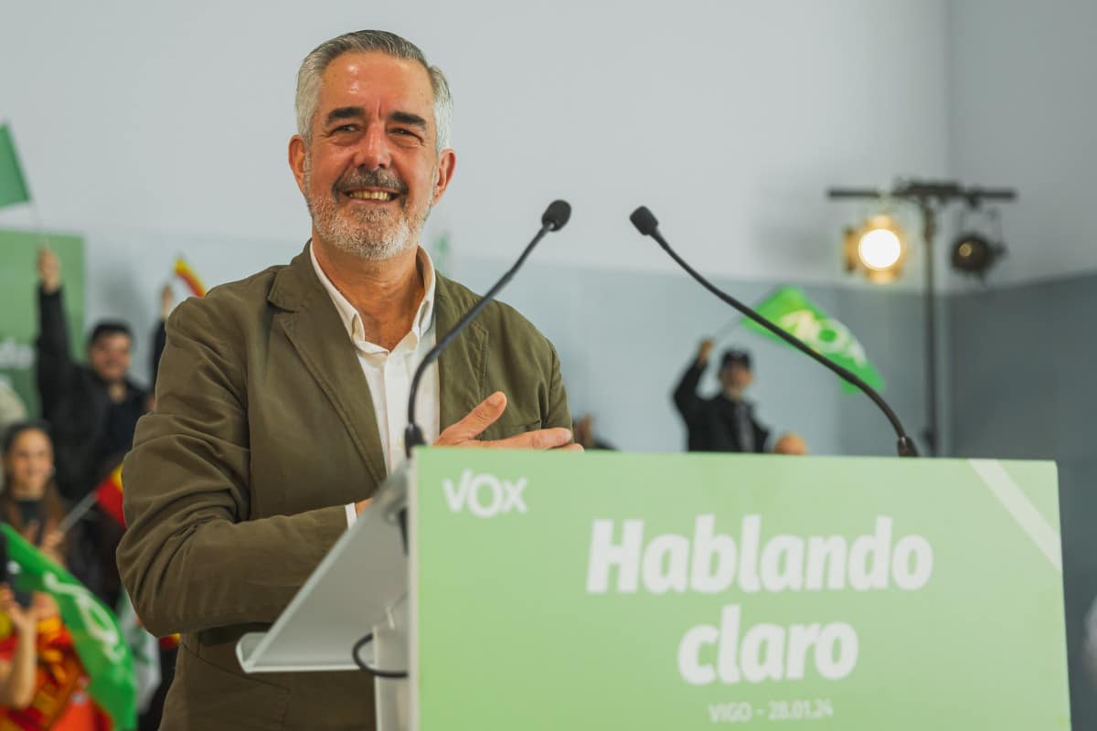 VOX recoge firmas para denunciar la censura de la televisión gallega: «Han decidido que nuestras ideas no se pueden oír»
