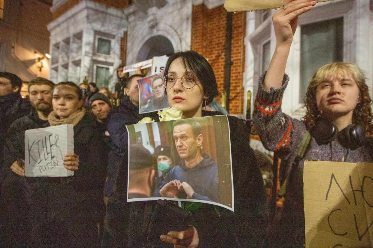 Al menos 100 detenidos en Rusia en las concentraciones en homenaje a Alexei Navalni