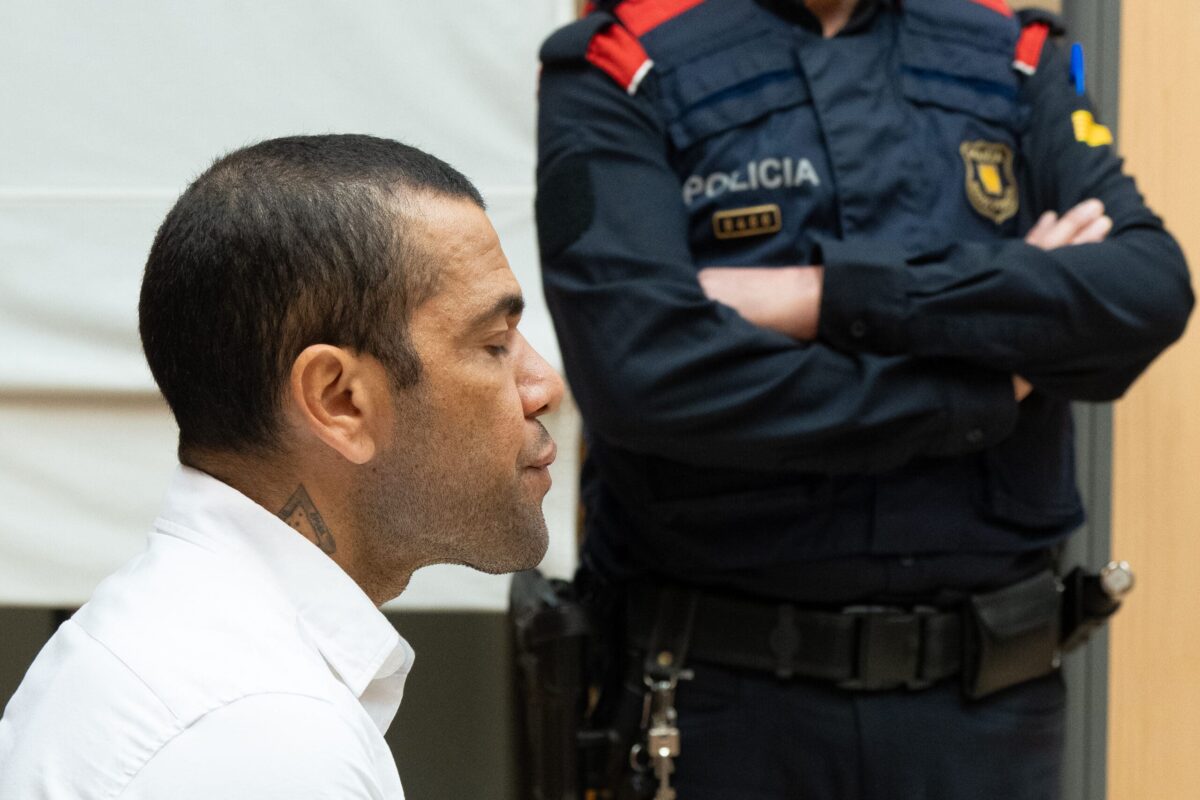 Dani Alves, condenado a cuatro años y medio de cárcel por agresión sexual