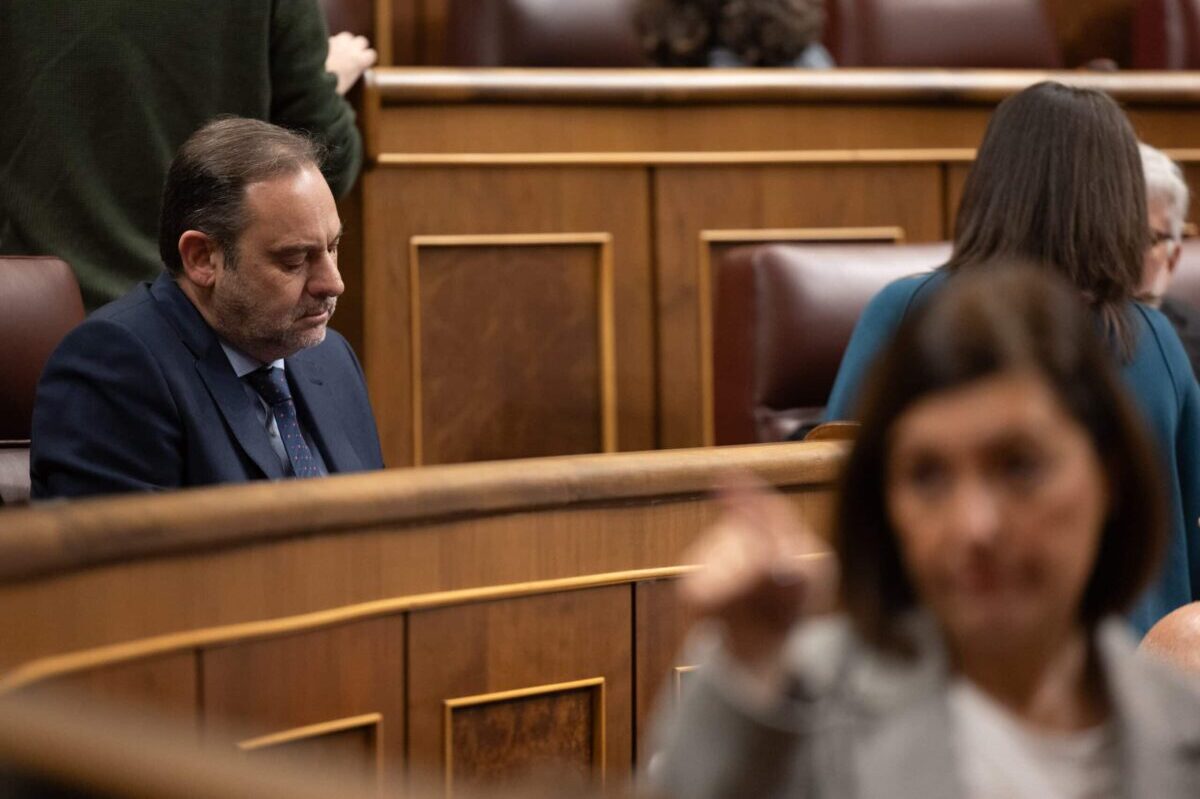 Diputados del PSOE piensan que Ábalos no deja el escaño para seguir aforado