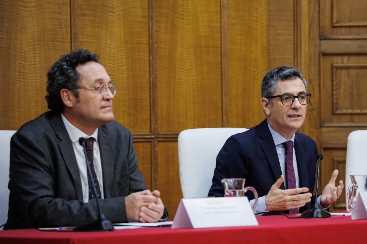 El fiscal general del Estado, Álvaro García Ortiz con el ministro de la Presidencia, Justicia y Relaciones con las Cortes, Félix Bolaños. Europa Press.
