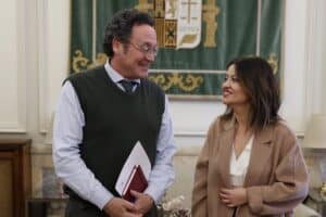 El fiscal general del Estado, Álvaro García Ortiz, con la ministra de Juventud e Infancia, Sira Rego. Europa Press.