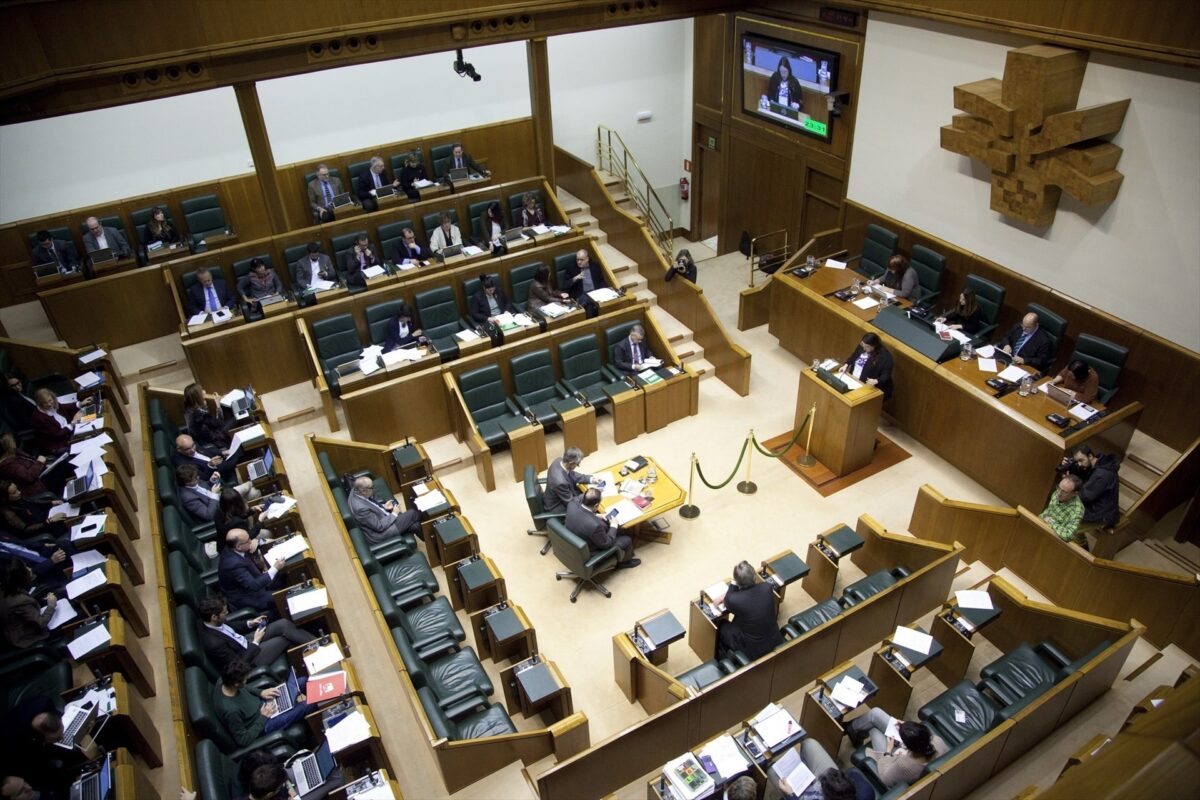 PNV y EH Bildu empatarían a 27 escaños en las elecciones vascas mientras que VOX mantendría su asiento