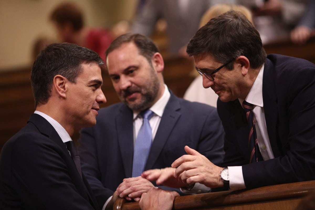 El PSOE suspende cautelarmente a Ábalos por no entregar el acta y pasar al Grupo Mixto