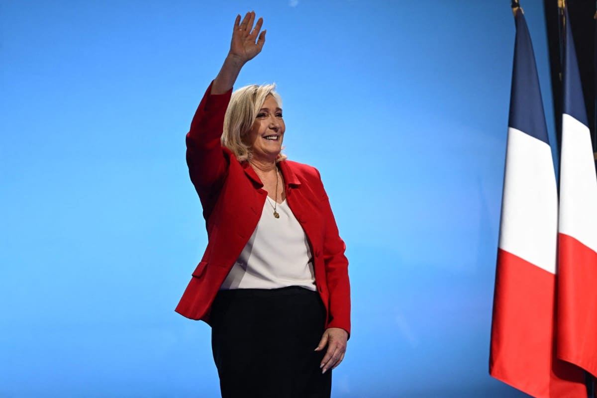 El primer sondeo tras la disolución de la Asamblea Nacional apunta a una contundente victoria del partido de Marine Le Pen en las legislativas