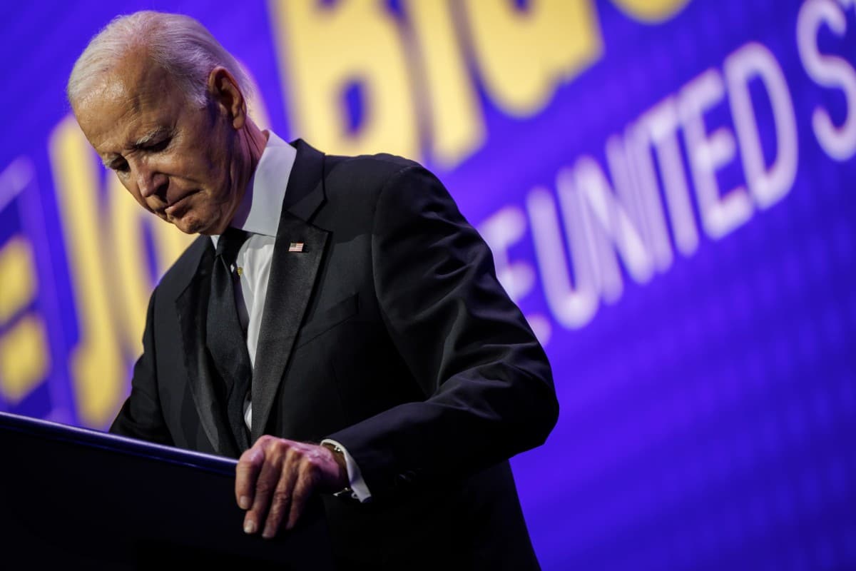 El apoyo de los votantes negros e hispanos a Biden se hunde con respecto a 2020