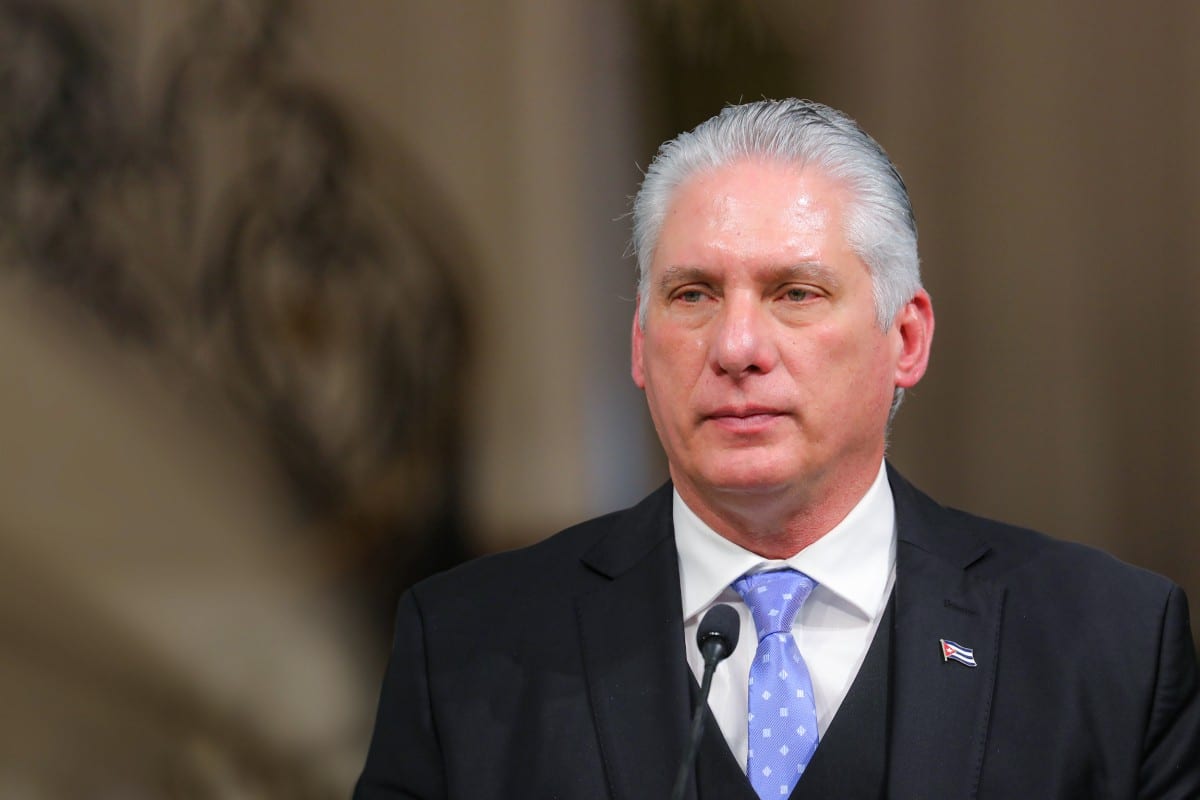 El régimen de Cuba destituye al ministro de Economía en medio de dificultades para implementar un plan de ajustes
