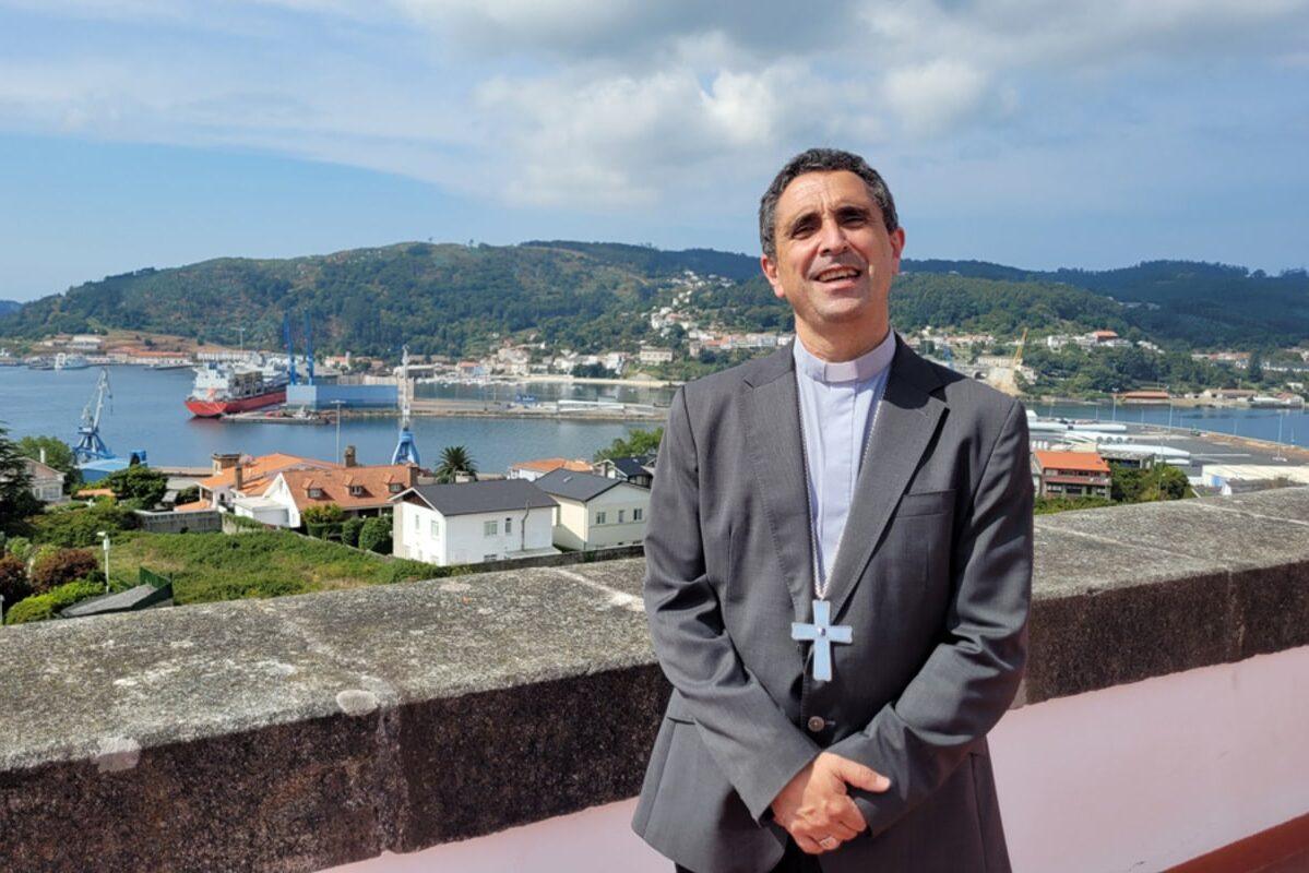 El obispo de Ferrol anima a votar las políticas «que ayuden en la defensa de la vida»