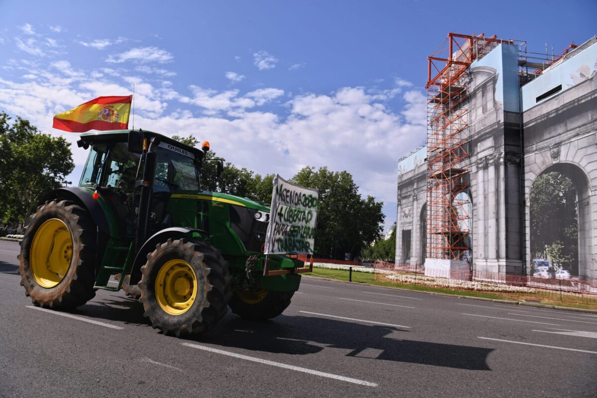 Los tractores llegan a Madrid por las vías principales para manifestarse