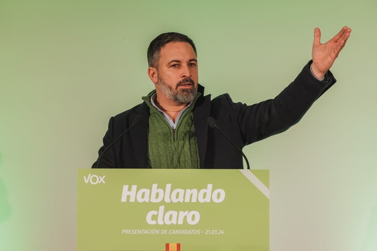 Abascal, en La Coruña: «A mí no me ha asustado ETA, no me van a asustar los titulares de todos los periódicos financiados por PP y PSOE»