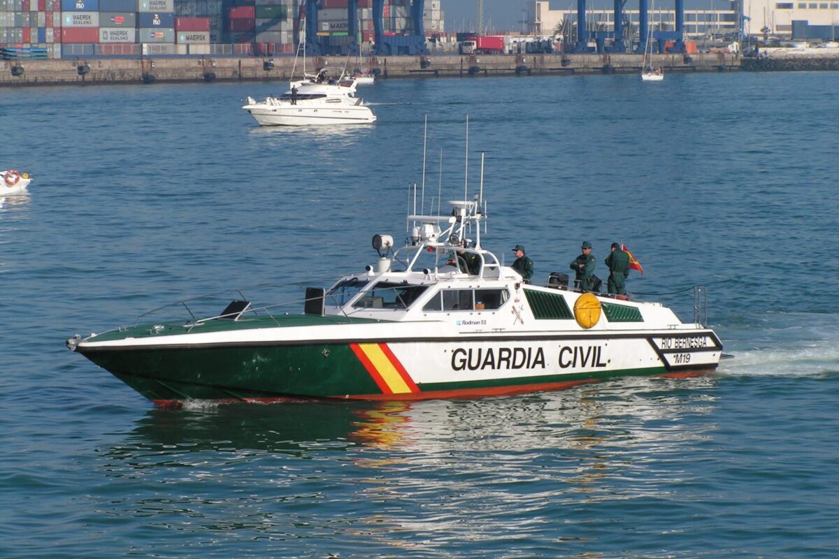 Se inunda una patrullera de la Guardia Civil en Ceuta por una avería en el motor