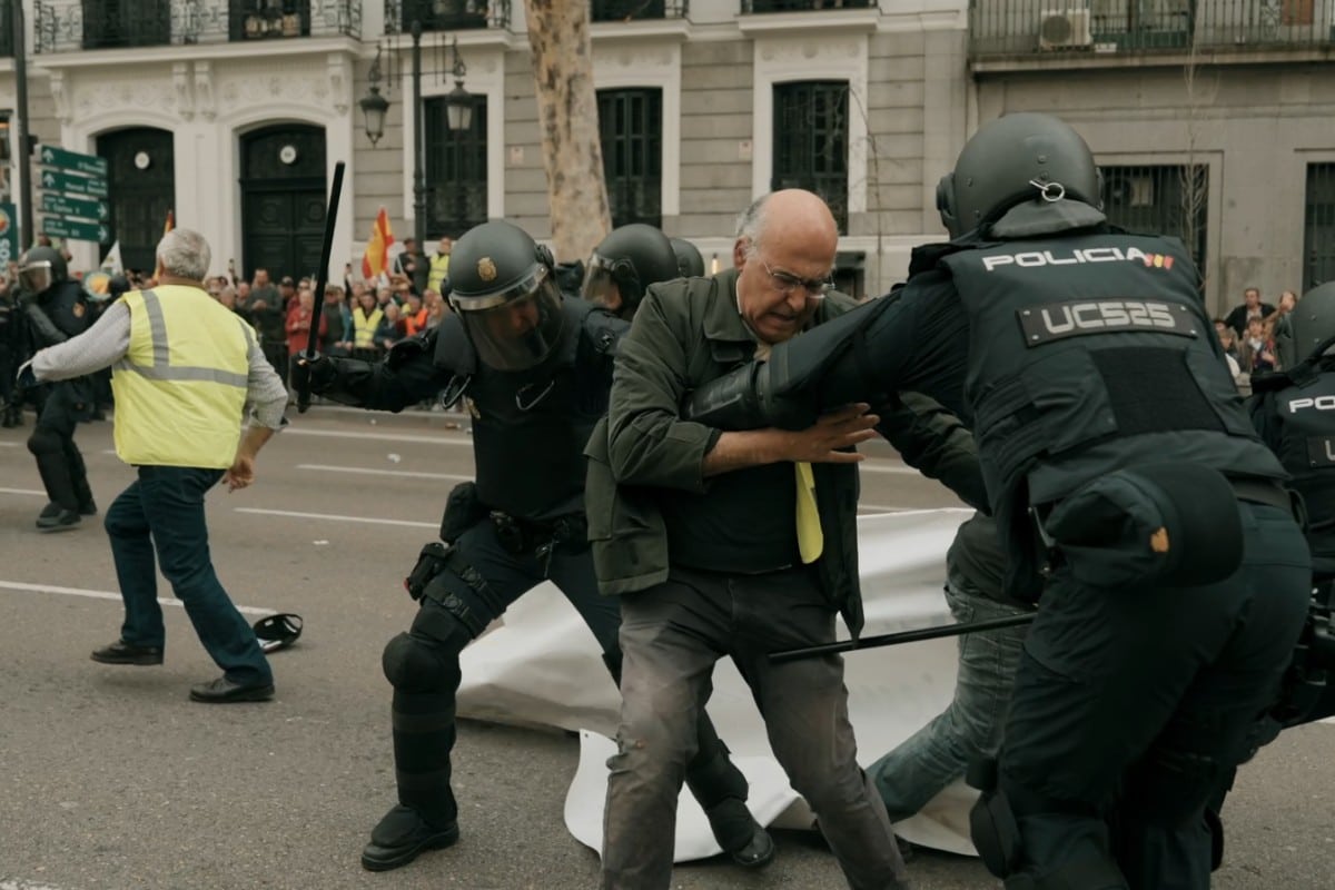 El Gobierno utiliza a la Policía para reprimir a los agricultores y ganaderos que protestan contra la Agenda 2030 y el Pacto Verde