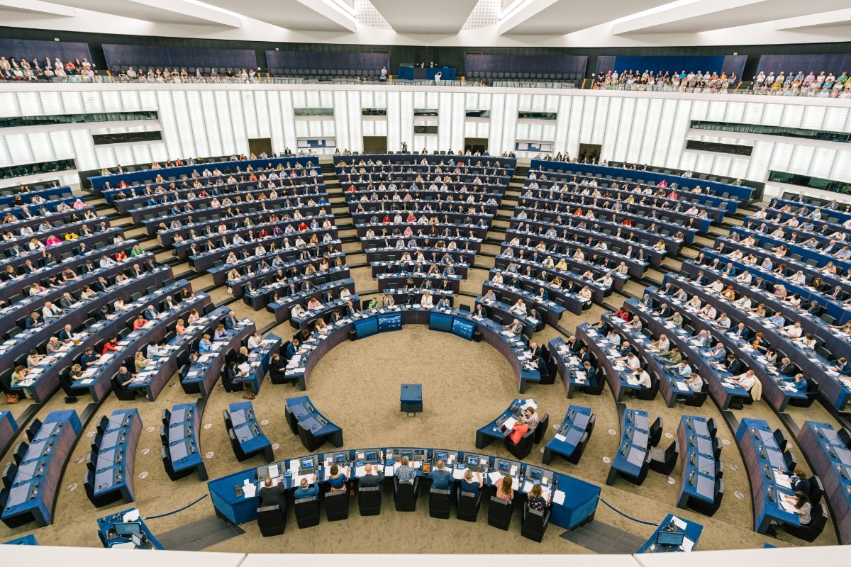 El Parlamento Europeo aprueba la Ley de Restauración de la Naturaleza, la norma ecologista que criminaliza a los agricultores y ganaderos