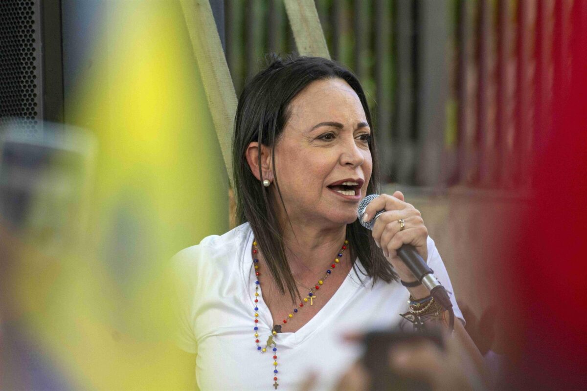 Corina Machado denuncia un ataque violento durante un acto y acusa a la Policía venezolana de amparar a los agresores