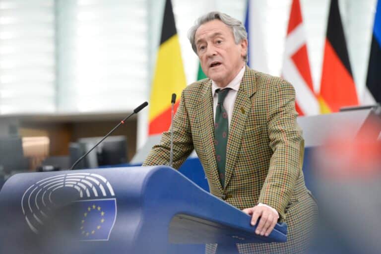 VOX denuncia ante la Comisión Europea que los grupos criminales del narco fortalecidos por Petro amenazan la integridad de las próximas elecciones en Colombia