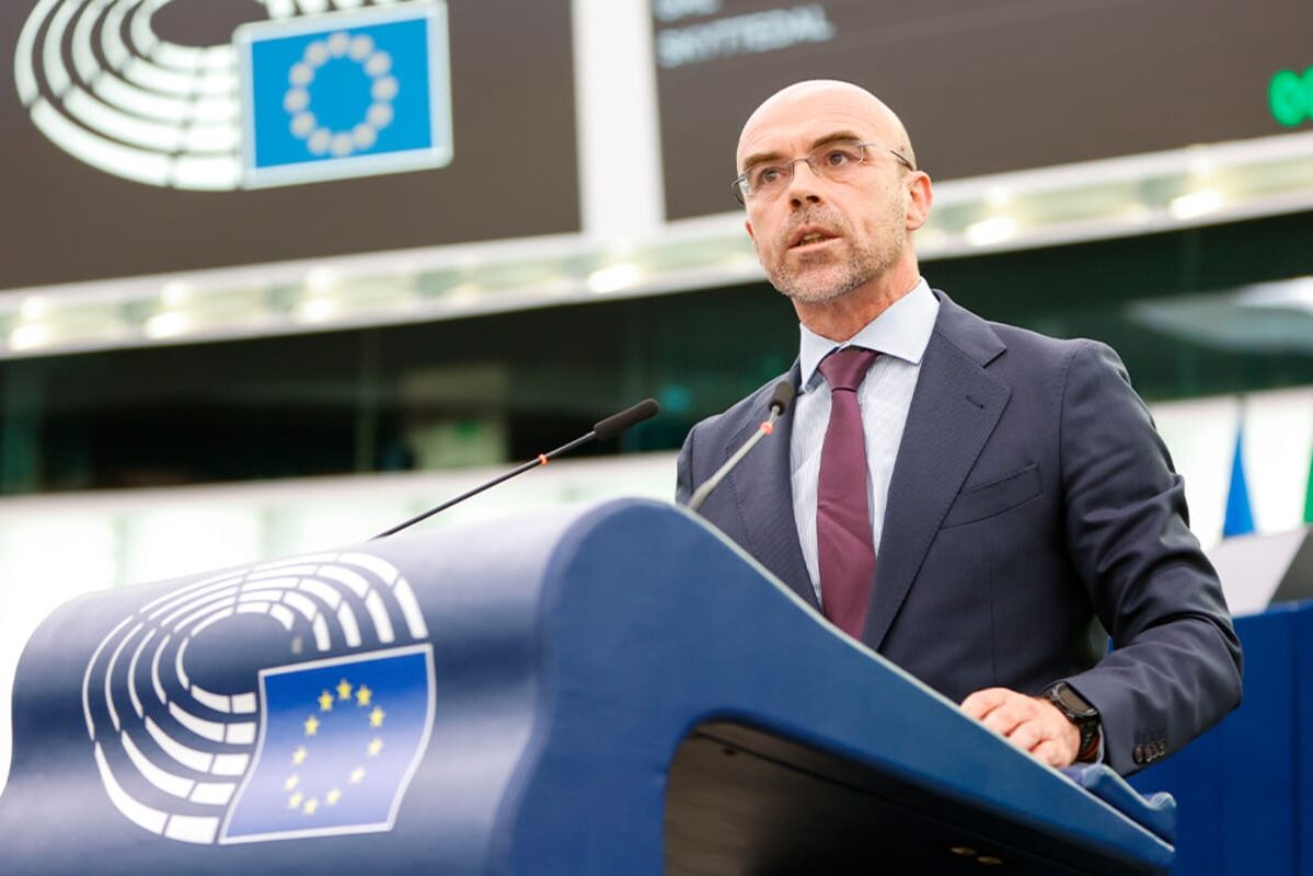 El Parlamento Europeo aprueba el «informe Buxadé» que facilita la identificación de inmigrantes ilegales
