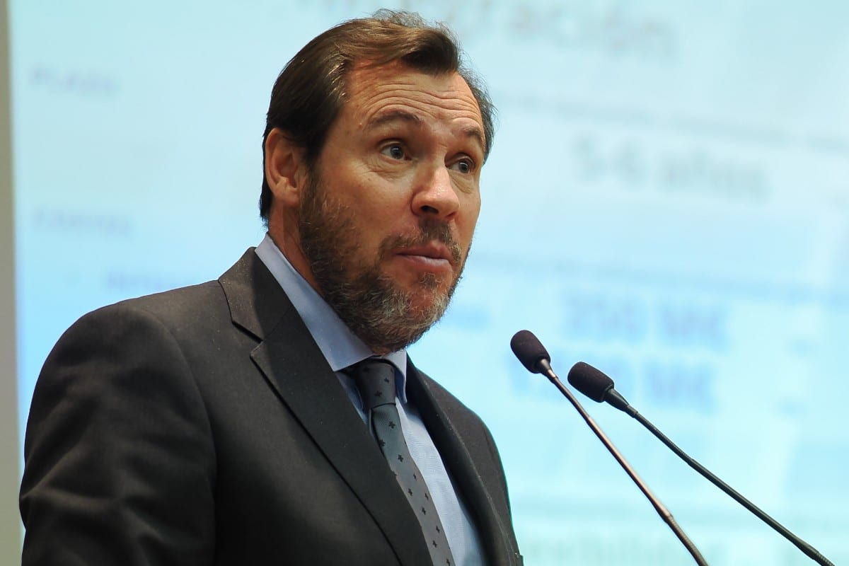 El ministro Óscar Puente evidencia los nervios del PSOE y no acepta preguntas sobre la trama de Koldo