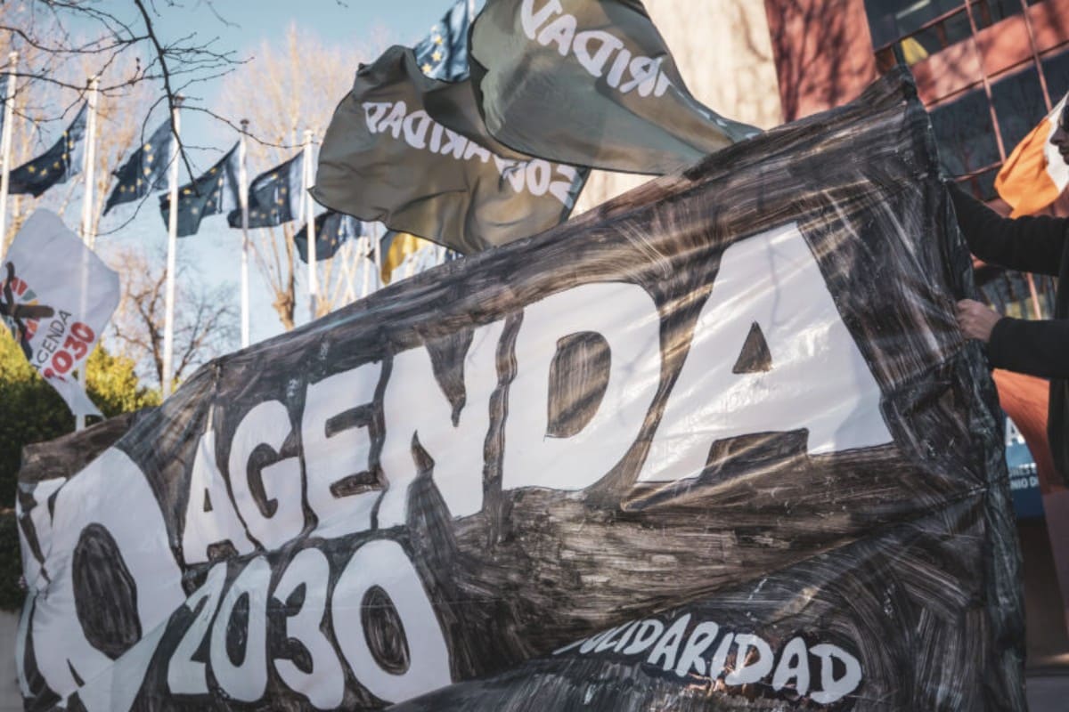 Solidaridad protesta contra la Agenda 2030 ante la sede de la UE en Madrid: «Las políticas de Bruselas son culpables de la destrucción del sector primario»