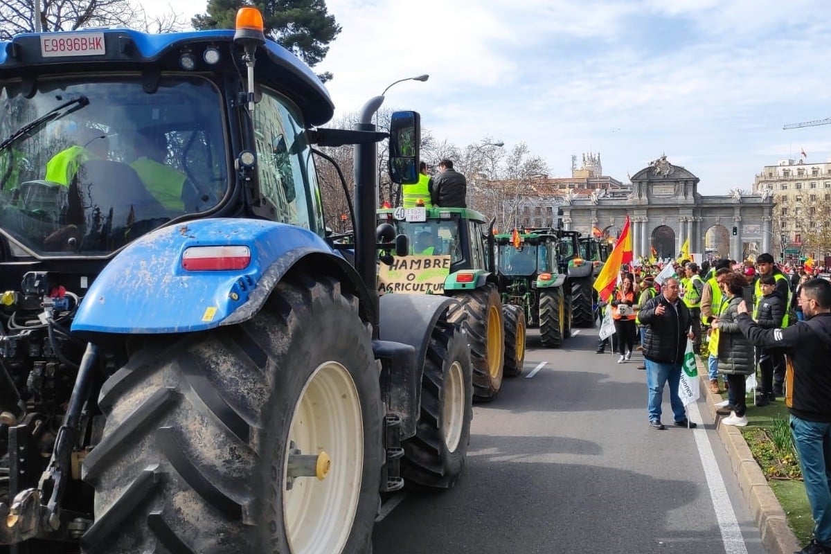 El Gobierno retiene en las entradas a Madrid a casi 1.000 tractores y los agricultores avisan: «No nos iremos si no les dejan pasar»