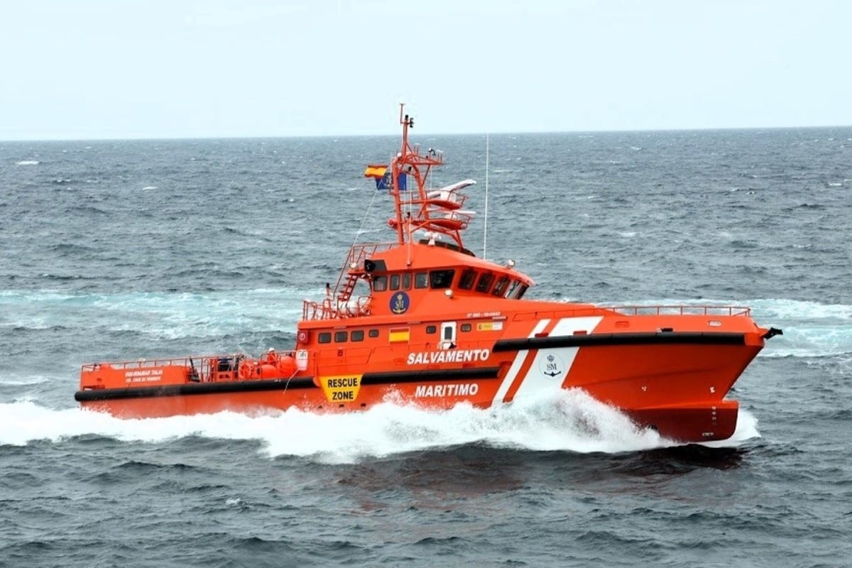Al menos tres inmigrantes muertos al naufragar una patera frente a la costa de Motril. Imagen de Salvamento Marítimo, Europa Press.