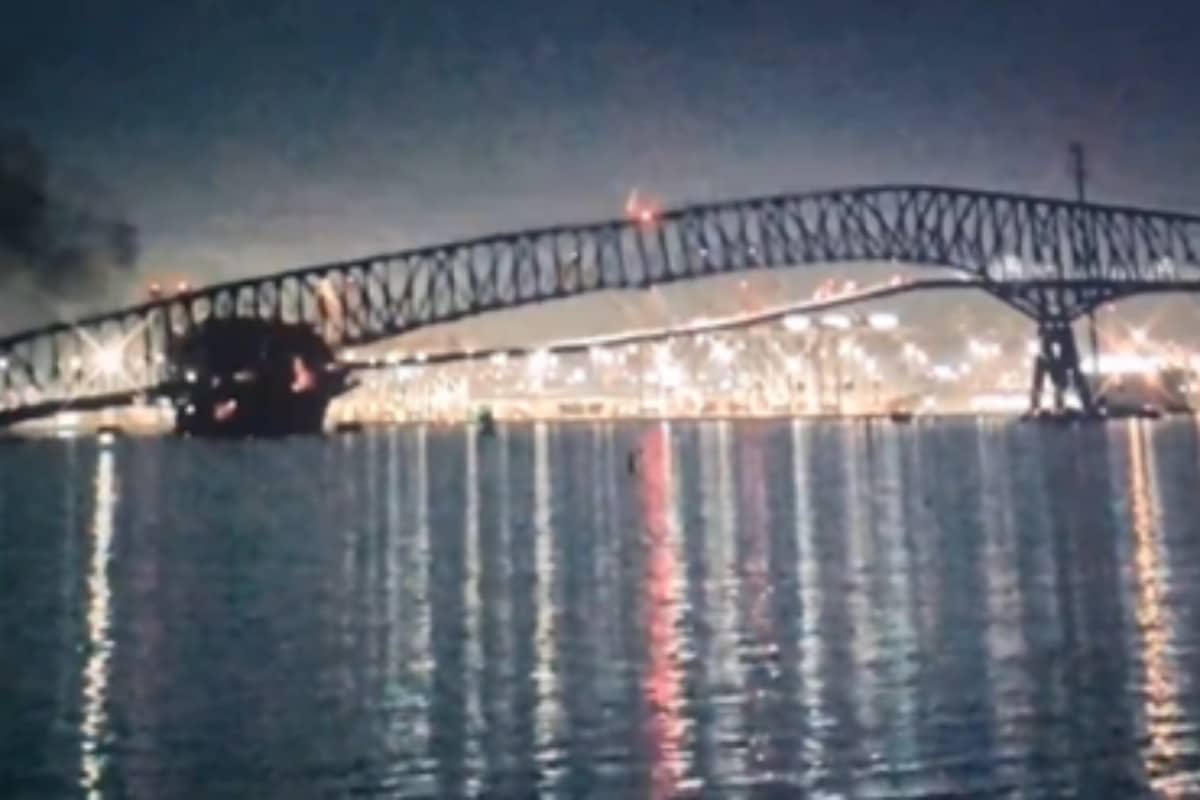 Un carguero choca contra el mayor puente de Baltimore y provoca el derrumbe de la estructura